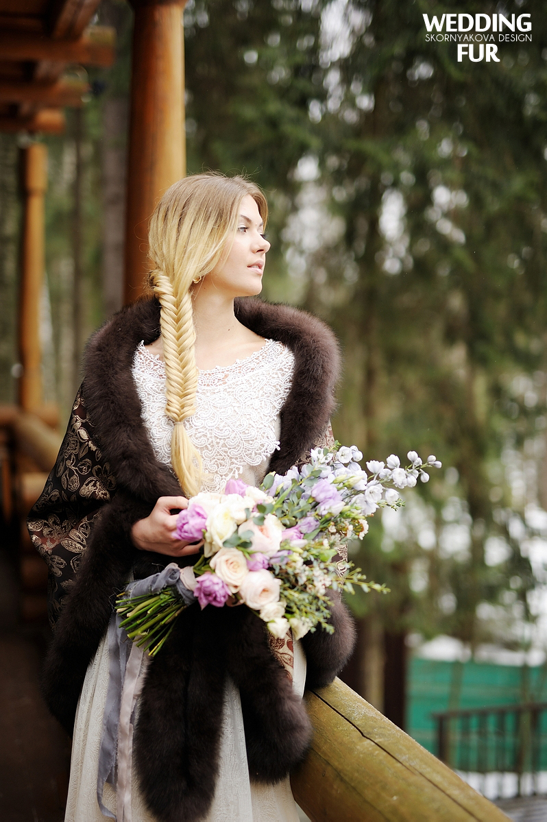 Свадьба в русском народном стиле: платок с мехом песца