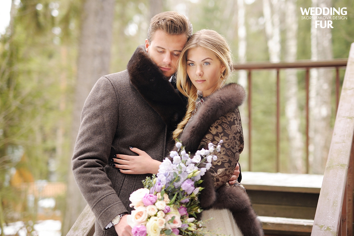 Свадьба в русском народном стиле: меховой шарф из норки и платок с оторочкой из песца