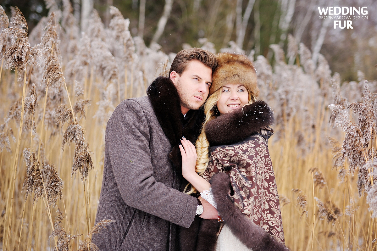 Свадьба в русском народном стиле: меховой шарф из норки и платок с мехом песца